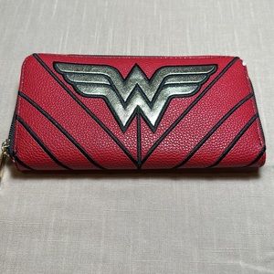 Wallet: Wonder Woman Wallet. Preowned Small Blemish on corner of wallet.
